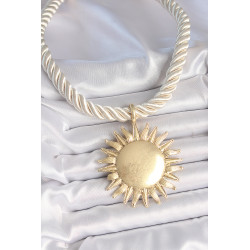 Kırık Beyaz Halat Model Gold Renk Güneş Figürlü Pirinç Kolye