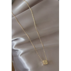 Gold Renkli Zirkon Taşlı Küp Model G Harfli Kolye